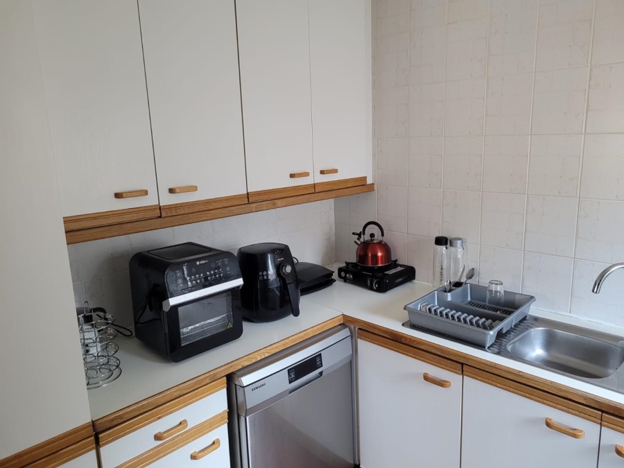 To Let 4 Bedroom Property for Rent in Plattekloof Western Cape